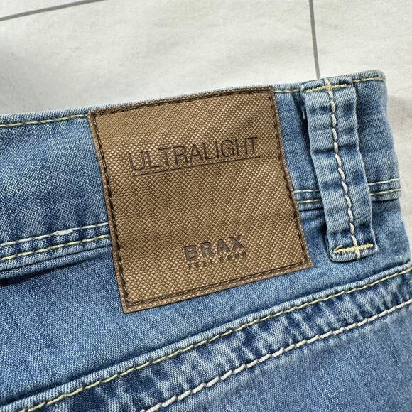 Brax Jeans Mens 34 Blue Light Cadiz Straight Leg Lightweight Stretch Casual - Picture 8 of 13